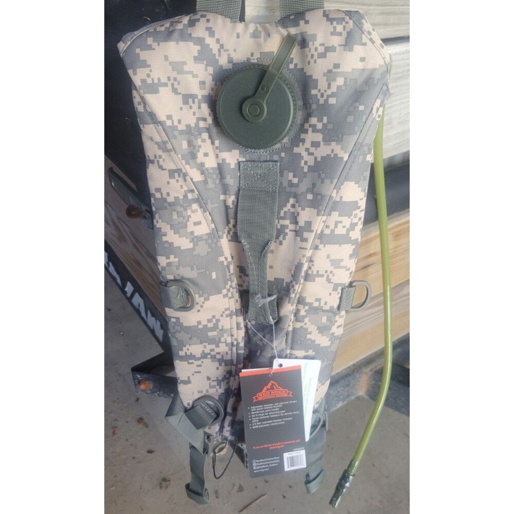 Red Rock Hydration “Camelbak Style” Camo 2.5L NWT